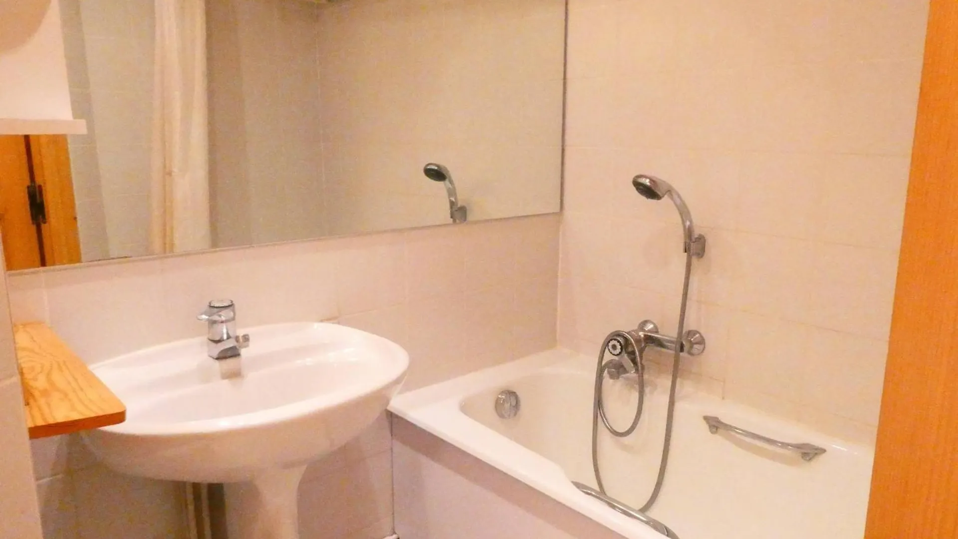 Apartment Appartement Convivial A Meribel Avec Acces Aux Pistes Et Balcon - Fr-1-355-75