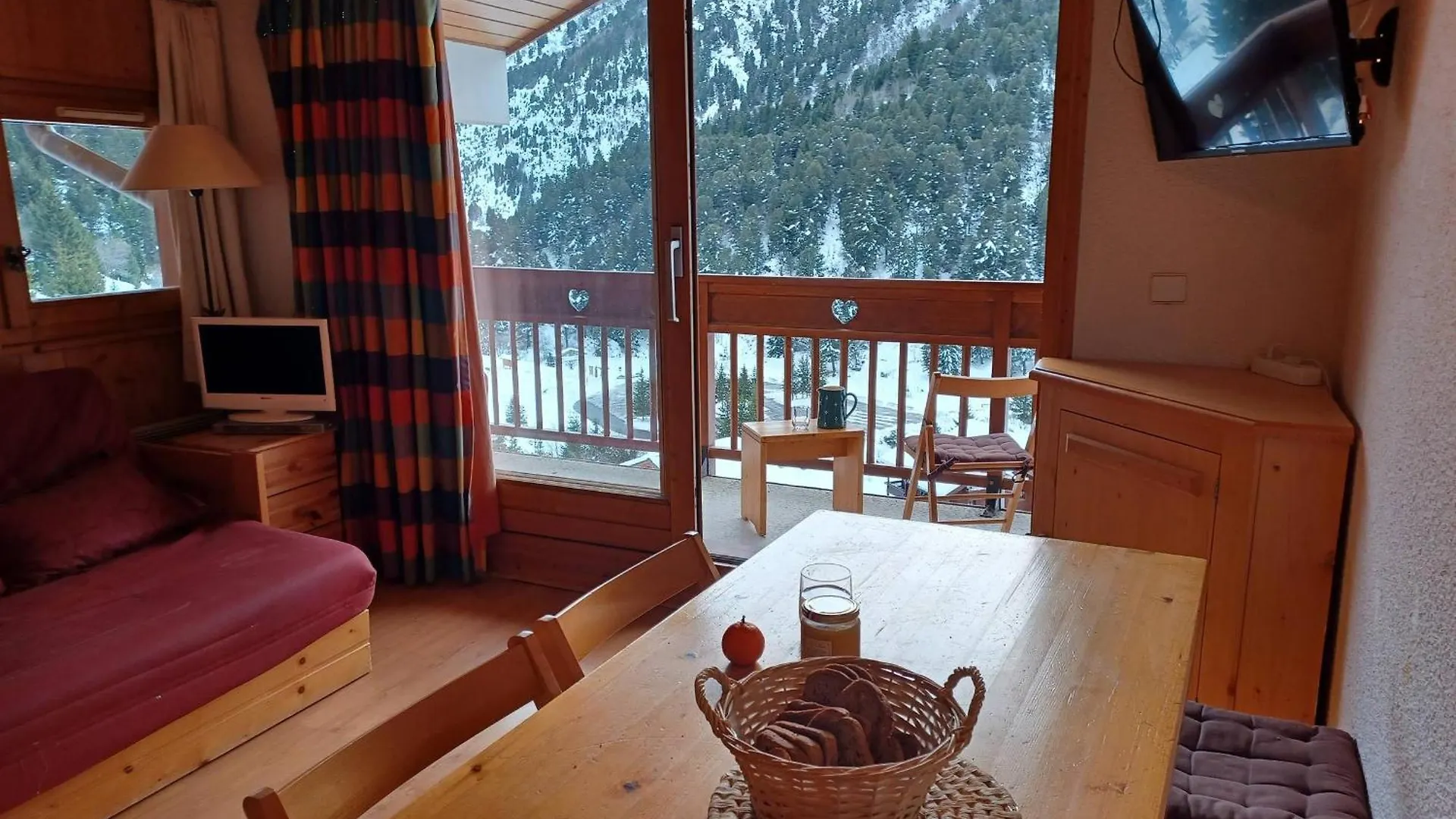 Appartement Convivial A Meribel Avec Acces Aux Pistes Et Balcon - Fr-1-355-75